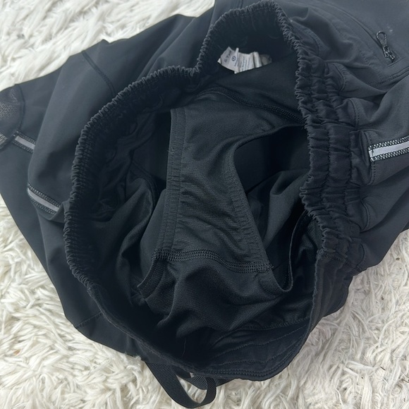 Lululemon Hotty Hot Short (Long 4") Black - Picture 4 of 6